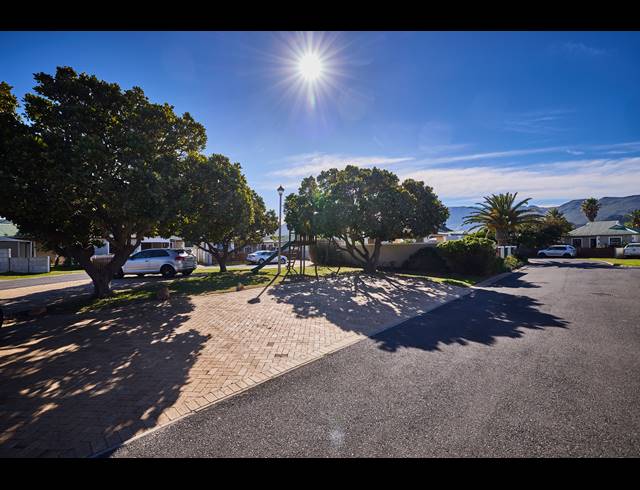 3 BEDROOM FREEHOLD FOR SALE IN MILKWOOD PARK